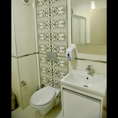 Lotus Gazde/Camere de închiriat *